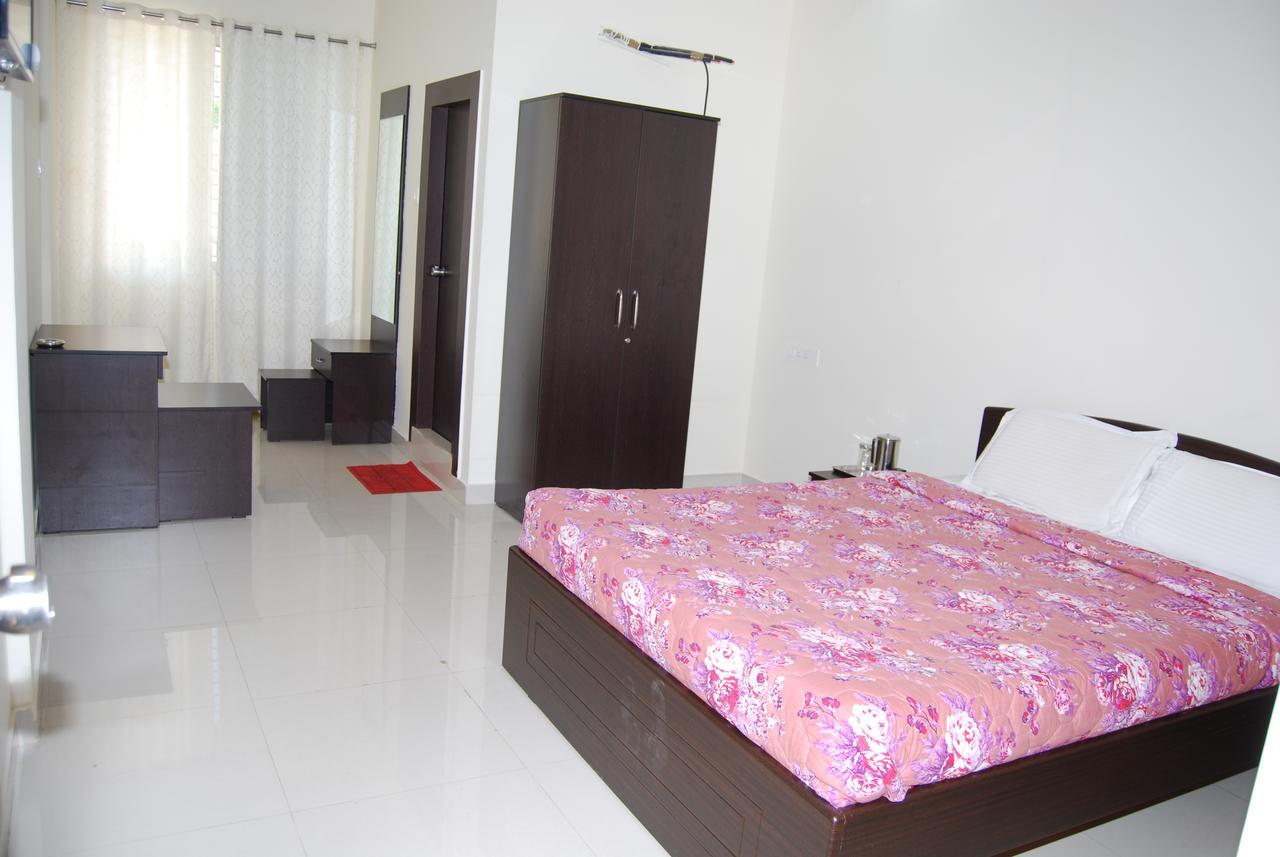 מלון מייזור Pratham Residency מראה חיצוני תמונה