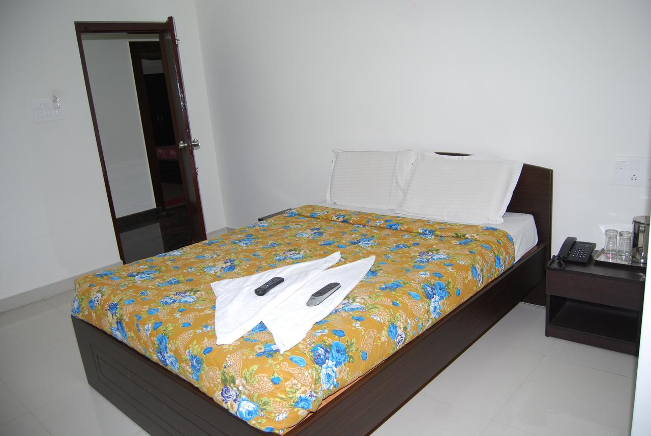 מלון מייזור Pratham Residency מראה חיצוני תמונה