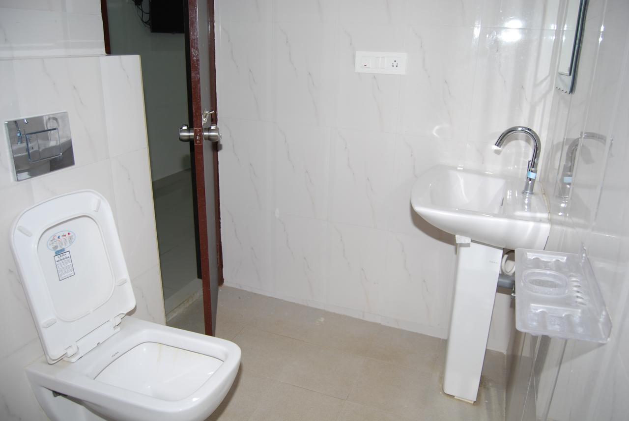 מלון מייזור Pratham Residency מראה חיצוני תמונה