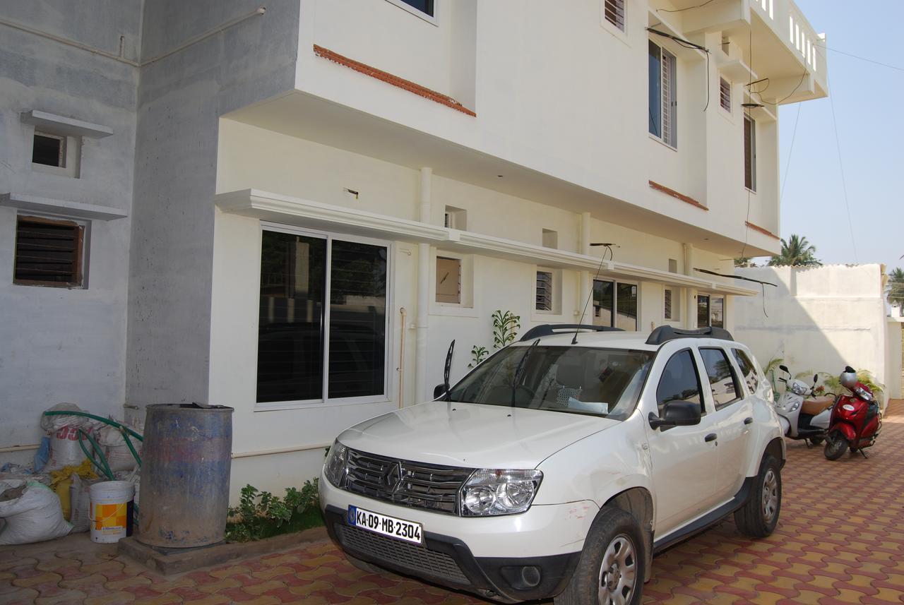 מלון מייזור Pratham Residency מראה חיצוני תמונה