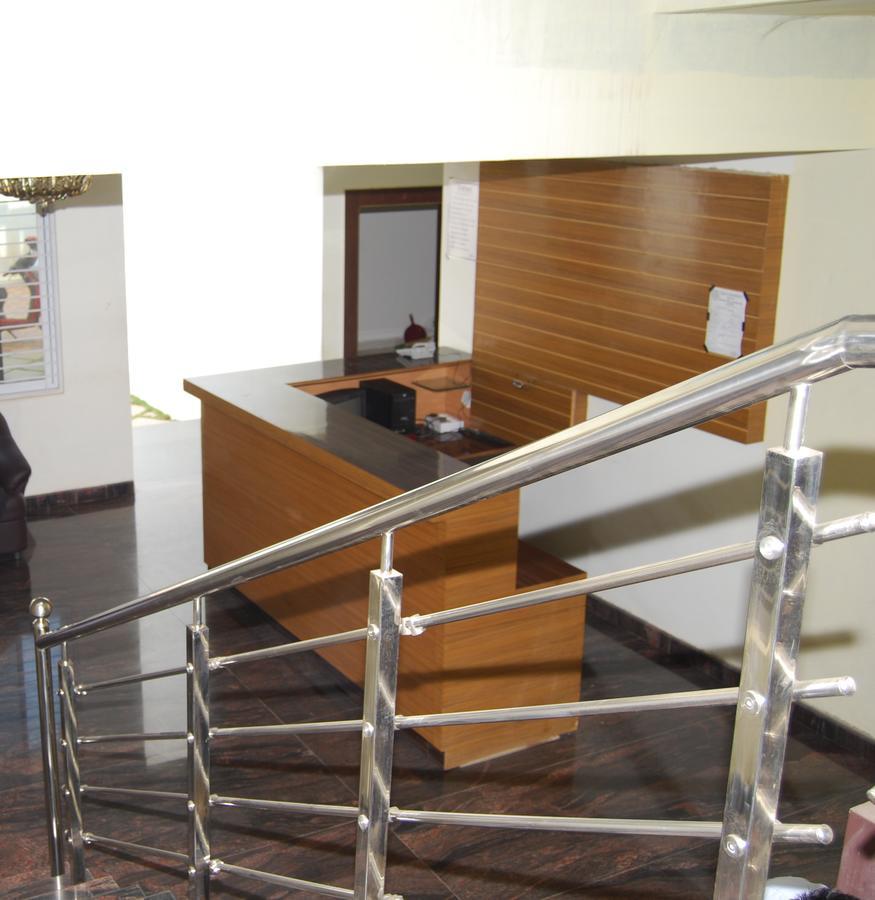 מלון מייזור Pratham Residency מראה חיצוני תמונה