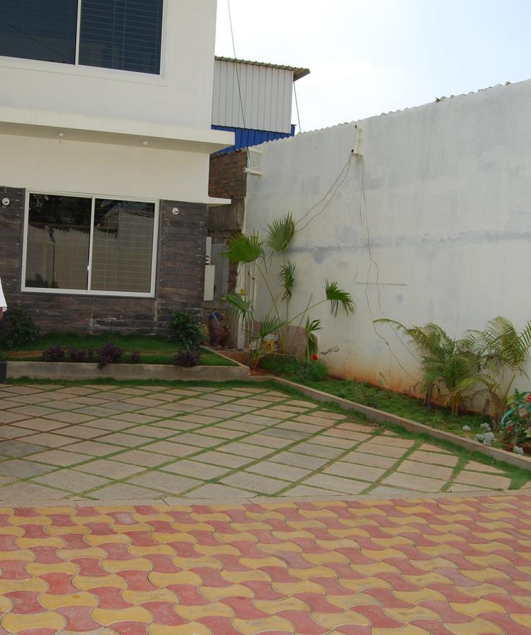 מלון מייזור Pratham Residency מראה חיצוני תמונה
