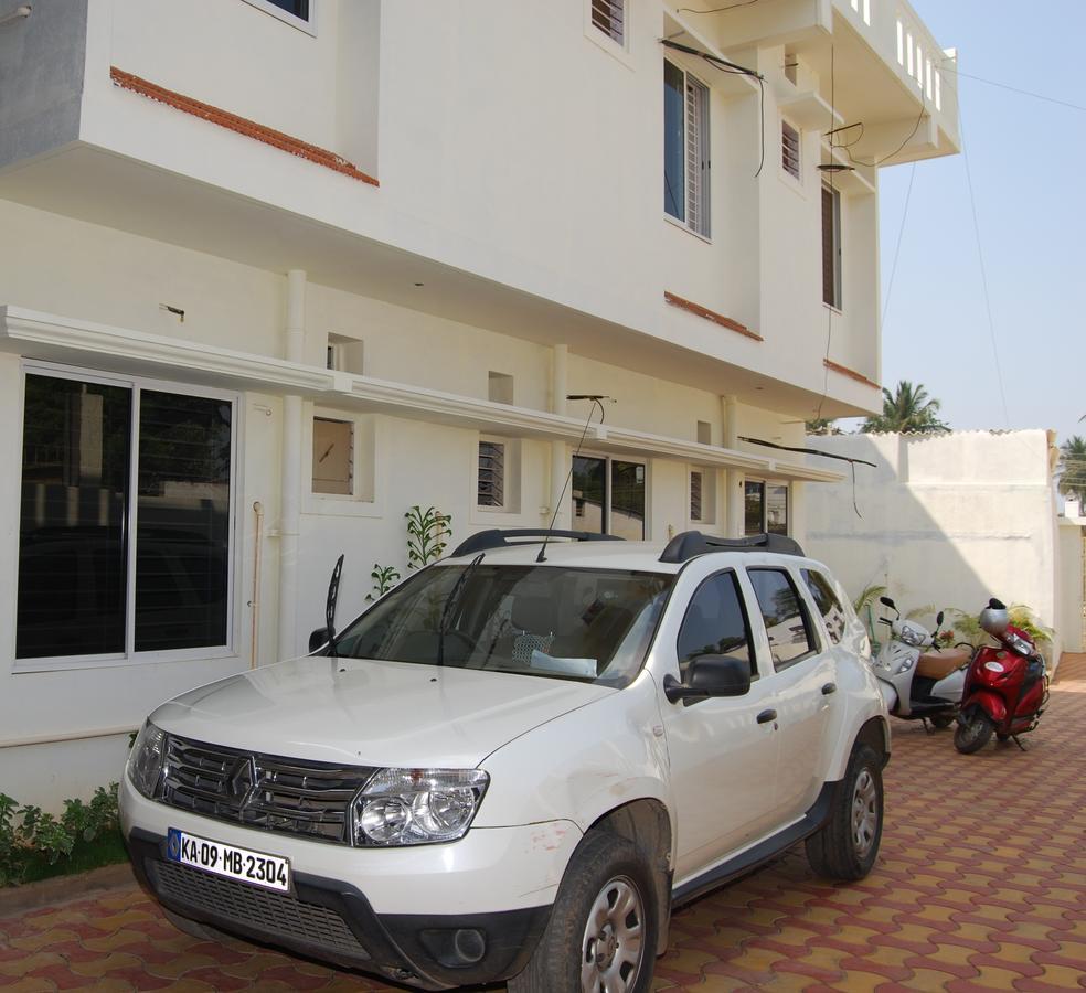 מלון מייזור Pratham Residency מראה חיצוני תמונה