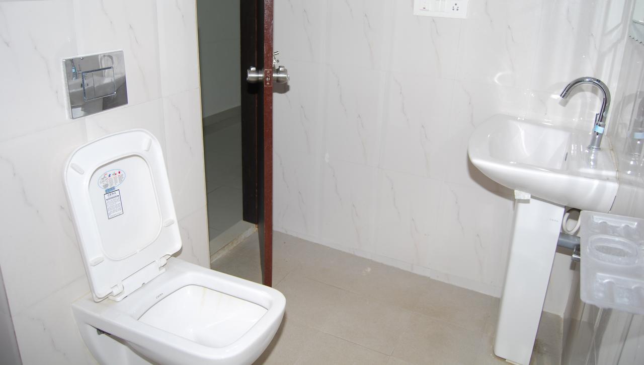 מלון מייזור Pratham Residency מראה חיצוני תמונה